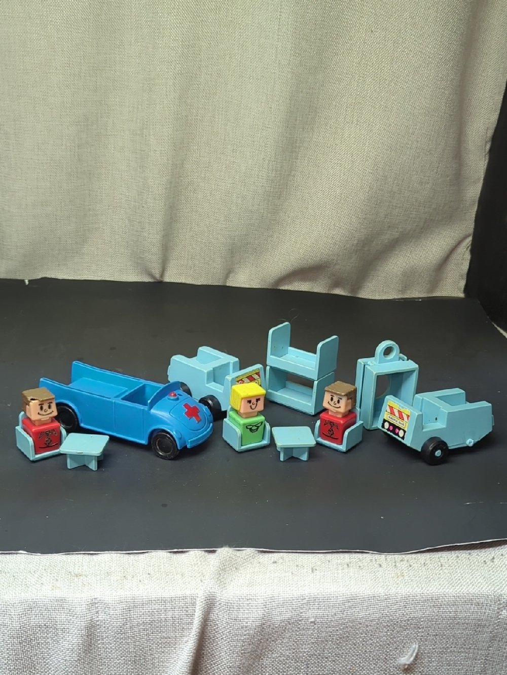 VINTAGE PLAYSKOOL RESCUE CENTER PIECES and‎ figures 1973